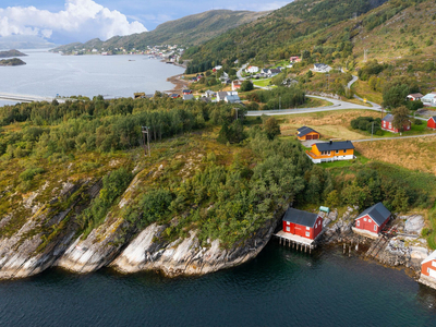 Stokkøya - Romslig enebolig med storslagen utsikt - Dobbelgarasje - Naust - Sjøutsikt - Tomt på 30 000 kvm