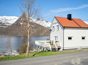 Boligeiendom med fantastisk utsikt og svært gode solforhold på Liland i Lofoten