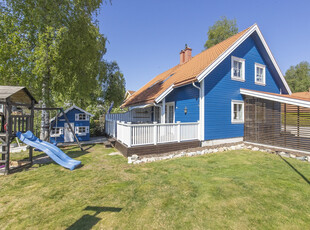 Ørje - Koselig halvpart av vertikaldelt bolig. 3 soverom. Stor terrasse. Carport.