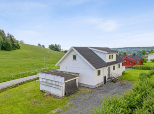 Gjøvik - Enebolig med utleieleilighet. 4 soverom og 2 bad. Utbyggingspotensiale på loft!