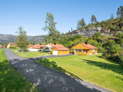 Sjarmerende enebolig | Oppusset bad og vaskerom | 3 soverom | Solrik beliggenhet | Garasje |