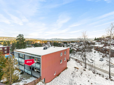 Steglet - Meget pen og praktisk 3-romsleilighet med garasjeplass - Varmtvann og Internett er inkl. i felleskostnadene