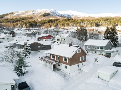 Enebolig med fire soverom, to bad, carport og flott utsikt