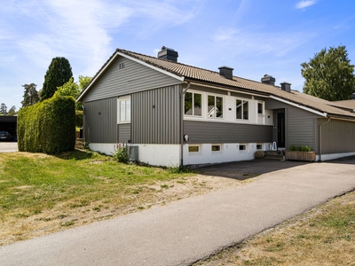 Husvikåsen - Nyoppusset og meget lekker bolig med kort vei til sjø og strand!