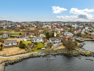 Kopervik stor enebolig med sjølinje