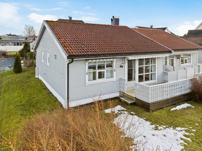 Selveiet bolig med 2 soverom, garasje og tilbaketrukket beliggenhet på Gimle