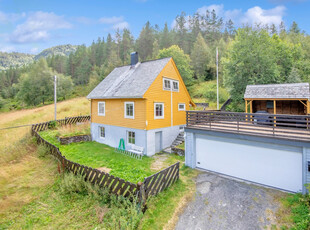 ODDA - SKARE | Enebolig med 4 soverom, stor terrasse og dobbel garasje - naturskjønn beliggenhet på Skare!