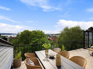 Sjelden toppleilighet på Skillebekk - Fantastisk terrasse og vinterhage med herlige solforhold og sjøutsikt - Heis