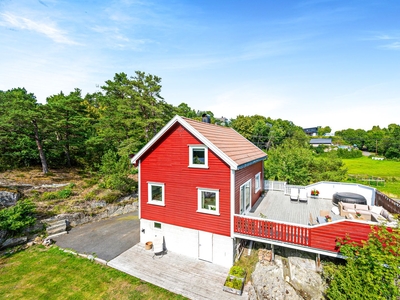 Visningshelg! Tromøy/Skare - Oppgradert enebolig, idyllisk beliggende i sjønære omgivelser, ikke boplikt!