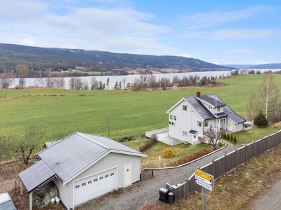 Enebolig med utleiedel - 3 sov i hoveddel - Dobbelgarasje - Terrasse - Nærhet og flott utsikt til Randsfjorden