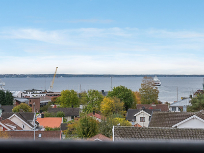 Modernisert romslig leilighet med både utsikts- og solbalkong i Horten sentrum.