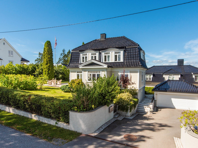 Sjelden mulighet | Klassisk villa fra 1917 på solrik tomt med svært god beliggenhet | Godt vedlikeholdt |Dobbelgarasje