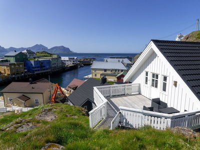 Flott eiendom i det idylliske fiskeværet Nyksund med to leiligheter - Fantastisk beliggenhet og utsikt!