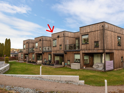 Praktisk og moderne 3-roms leilighet - 2. etasje - med carport, utebod og veranda- Tangen Hageby/Tistedal.