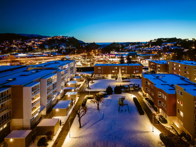 Åsane Senter |Strøken 3-roms leilighet med solrik innglasset balkong|2.etasje| Garasjeplass m/mulighet for elbil-lader