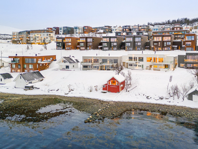 Unik mulighet !! Kjedet enebolig med naust | Garasje | Umiddelbar nærhet til strandsonen !!