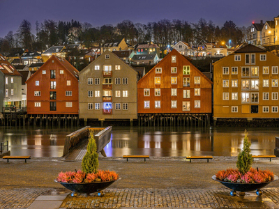 UNIK OG FLOTT 3-ROMS TOPPLEILIGHET FRA 2014 MED FIN UTSIKT OVER NIDELVA. Heis i bygget. Flotte fellesarealer. Nært NTNU.