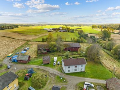 Velkommen til Stokstad Øvre gård i Ullensaker, totalt 783 daa, hvorav 355 dyrka og 394 daa skog.