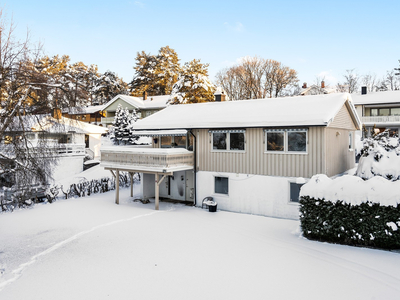 Askim - Enebolig beliggende i attraktivt boligområde. Garasje. Store oppgradering/vedlikeholdsbehov.