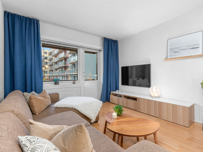 Attraktiv & flott 3-roms leilighet på 56m² | Vestvendt balkong | Mulighet for parkering | God planløsning | Sentralt