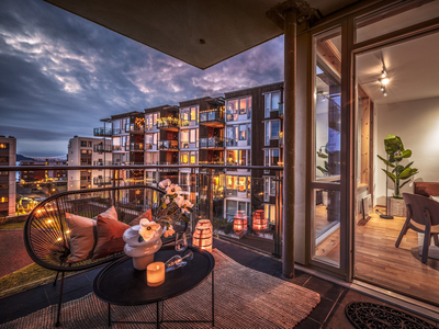 Nydelig 2-roms i nyere bygg med solrik balkong, sjøutsikt og nærhet til alt! Mulighet for parkering i garasje | Heis