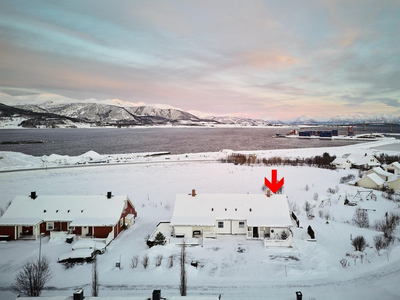 VISNING MAN 05/02! - BØRØYA - Pen vertikaldelt bolig - 3 soverom - Utsikt og god solgang