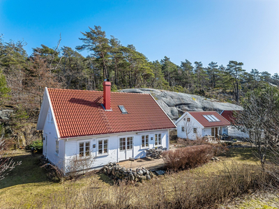 Idyllisk enebolig med anneks på stor, flott tomt! Beliggende i særdeles barnevennlige omgivelser på attraktive Gon!