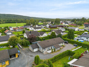 Elverum/Hanstad - Velholdt tomannsbolig med sentral beliggenhet. Kort vei til barnehage, skole og dagligvare butikk.