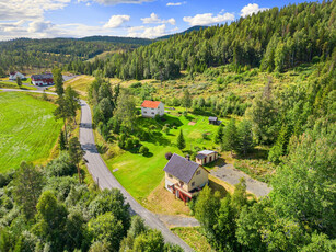 Enebolig i landlige omgivelser med kort vei til flotte turområder.