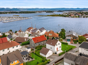 Enebolig med mye muligheter i attraktivt boligområde på Hundvåg. Godkjent rammetillatelse for tilbygg/fasadeendring