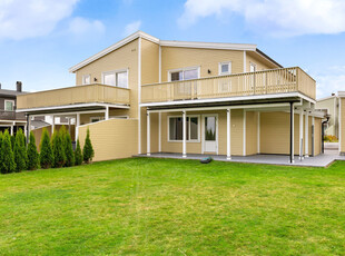 Fin tomannsbolig med dobbelgarasje og balansert ventilasjon | veranda | terrasse | stor hage