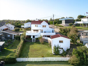 Fullrenovert og velutstyrt hus i landlig idyll. Flotte uteplasser med utsikt mot åkre. Garasje og stor lagringskjeller.