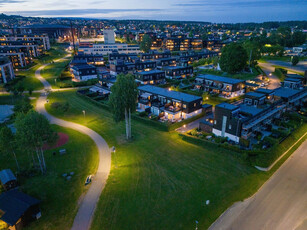 MARTODDEN | Delikat og lekkert | Vesentlig oppgradert | Moderne enderekkehus| 2 stuer | Nærhet og utsikt til Mjøsa