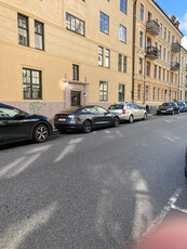 NEUBERGGATA 6D VESTKANTTORGET: 3-roms aksjeleilighet med sentral beliggenhet. Oppussingsobjekt med potensiale