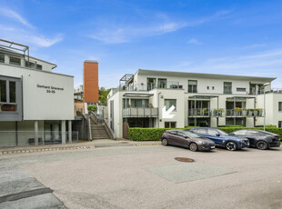 Seniorleilighet 50+ på Landås. 3 roms leilighet uten fellesgjeld.Garasjeplass og terrasse. Sentral beliggenhet.