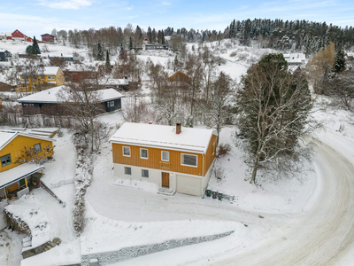 Enebolig med flott utsikt og attraktiv beliggenhet på Nyborg. Skjermet hage og fantastiske Bymarka som nærmeste nabo!