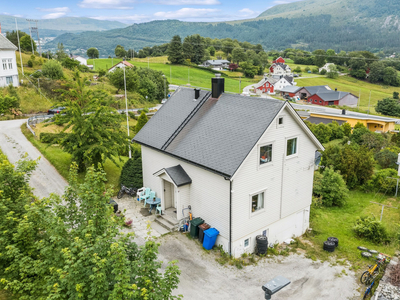 Innholdsrik bolig med flott hage og gode solforhold