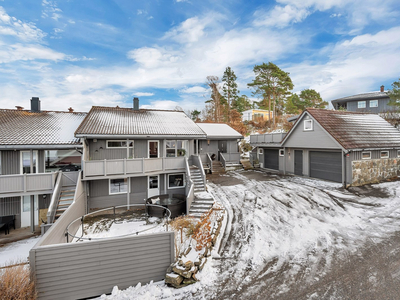 Innholdsrik, moderne og flott familiebolig på 198kvm | Barnevennlig |Garasje med innredet loft og terrasse