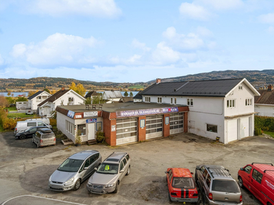 Kombinert bolig- og næringsbygg med gode leieinntekter | Solrik tomt med utsikt til Randsfjorden