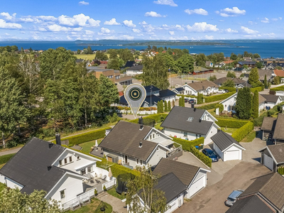 Åsgårdstrand: Sjarmerende og innbydende enebolig med barnevennlig og solrik beliggenhet!