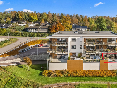 Vestskogen - Nydelig leilighet med praktfull utsikt utover Vestfjorden | 2 soverom | P-plass i garasjeanlegg | Heis!